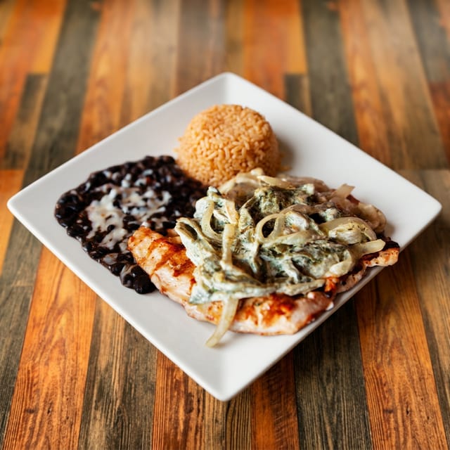 Pollo con Rajas (Chicken with Poblano Peppers).